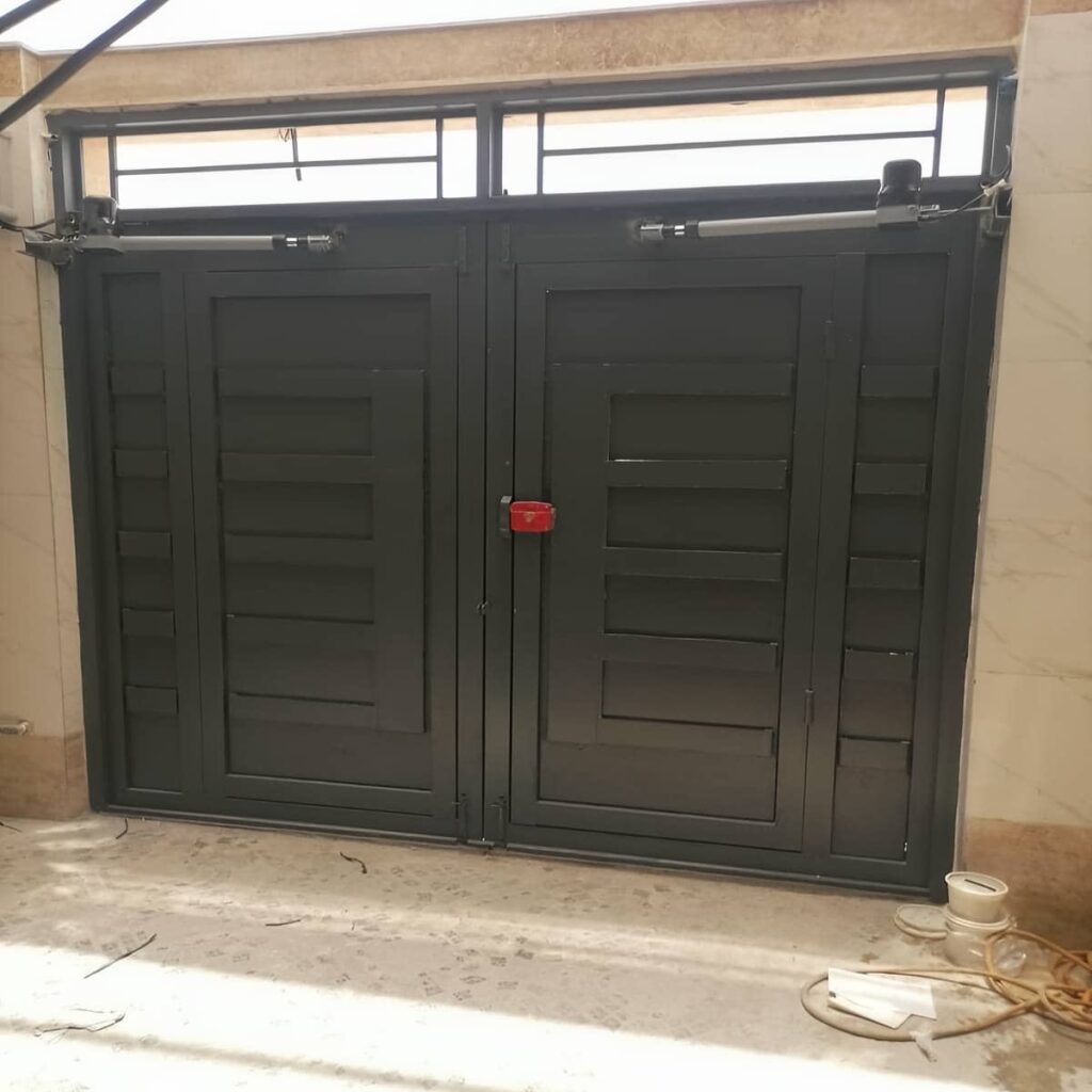 نصب درب اتوماتیک ریلی حیاط با موتور هماهنگ و ریل تراز