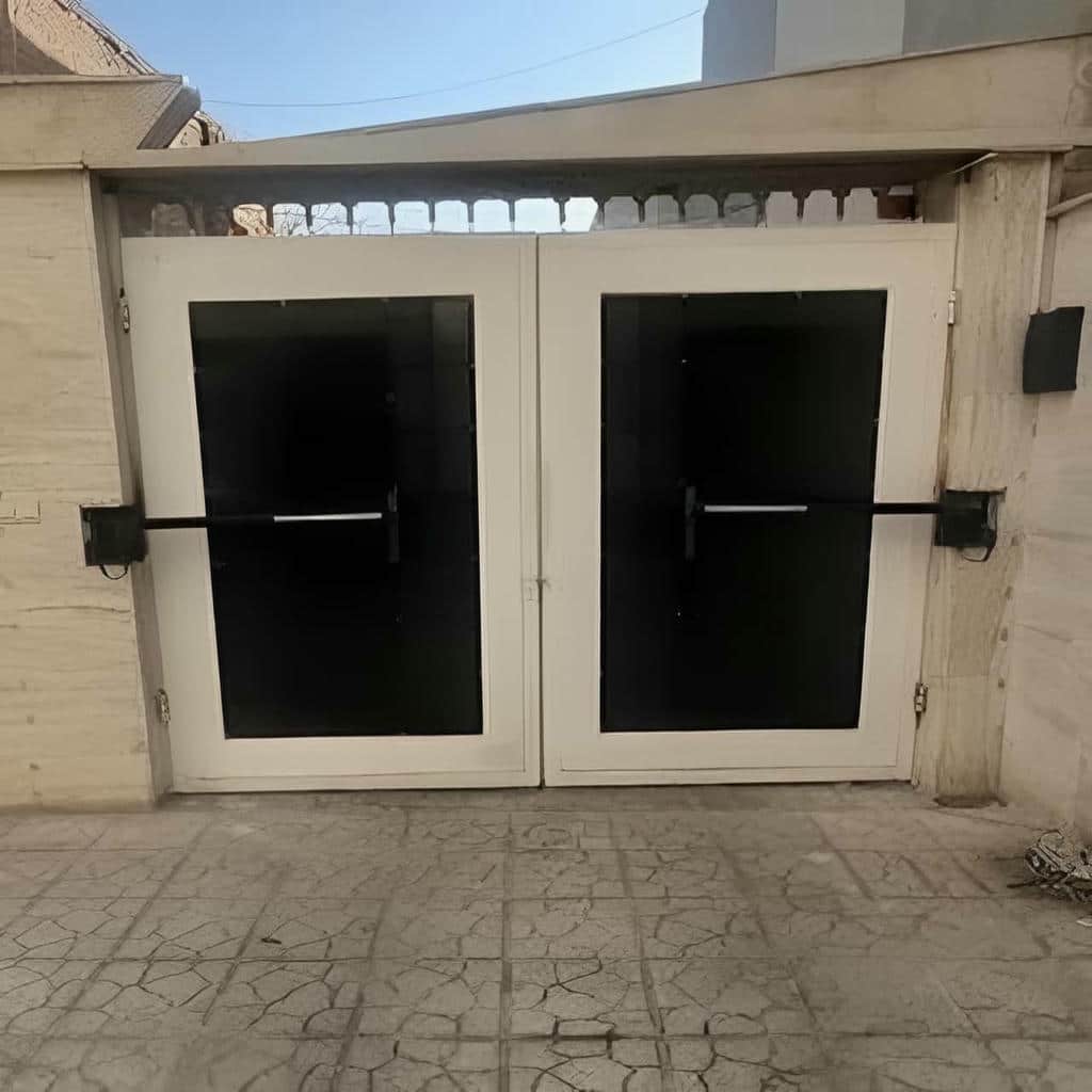 اجرای درب برقی پارکینگ ریلی برای ورودی کشویی پارکینگ