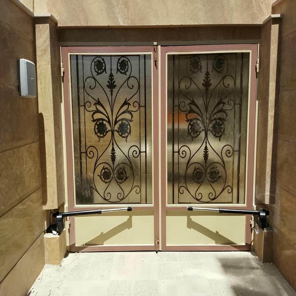 اجرای درب اتوماتیک ریلی حیاط برای ورودی فلزی و فرفورژه
