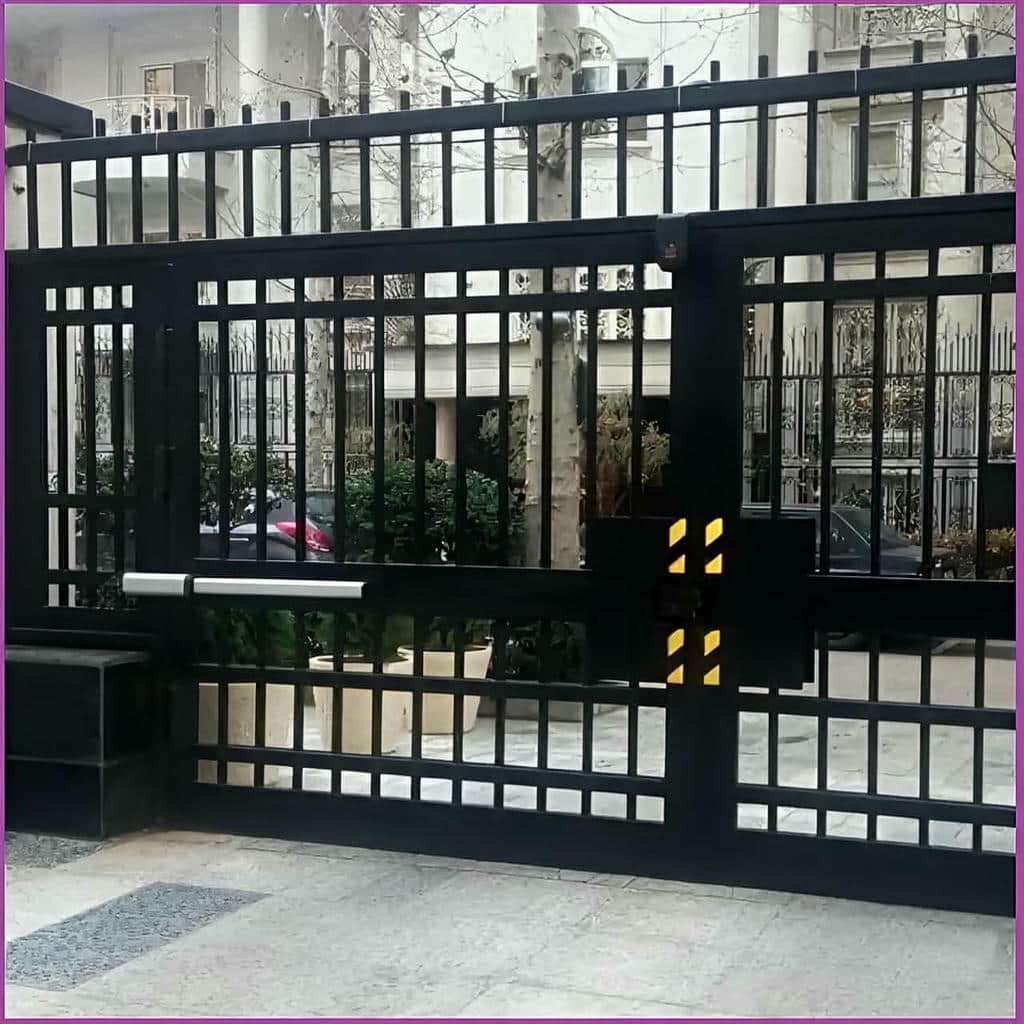 تعمیر درب اتوماتیک ریلی حیاط در زمان گیرکردن مسیر حرکت