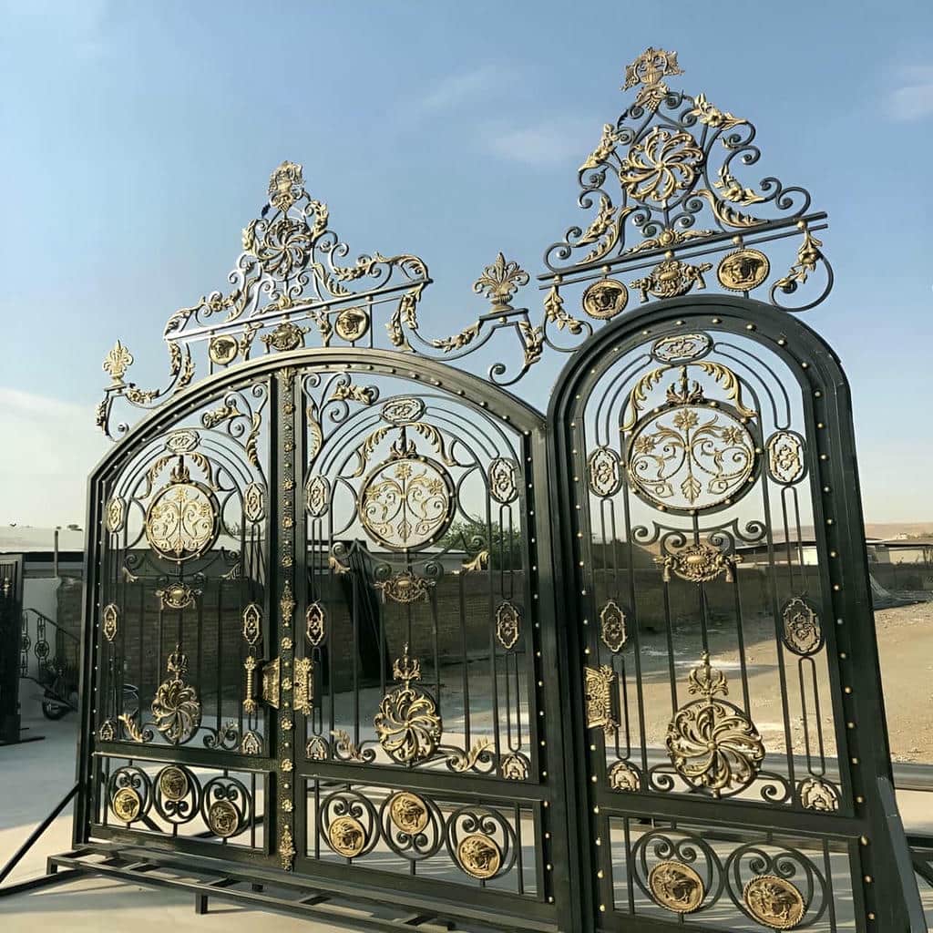 ساخت درب آهنی شیک ورودی حیاط با ورق فلزی
