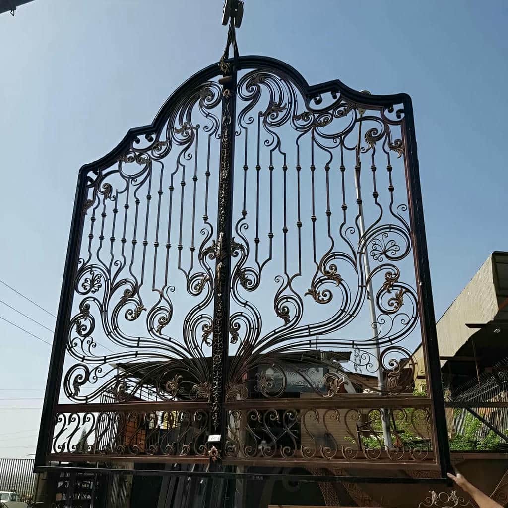 نصب درب ویلا مدرن نمای سنگی با چارچوب دقیق