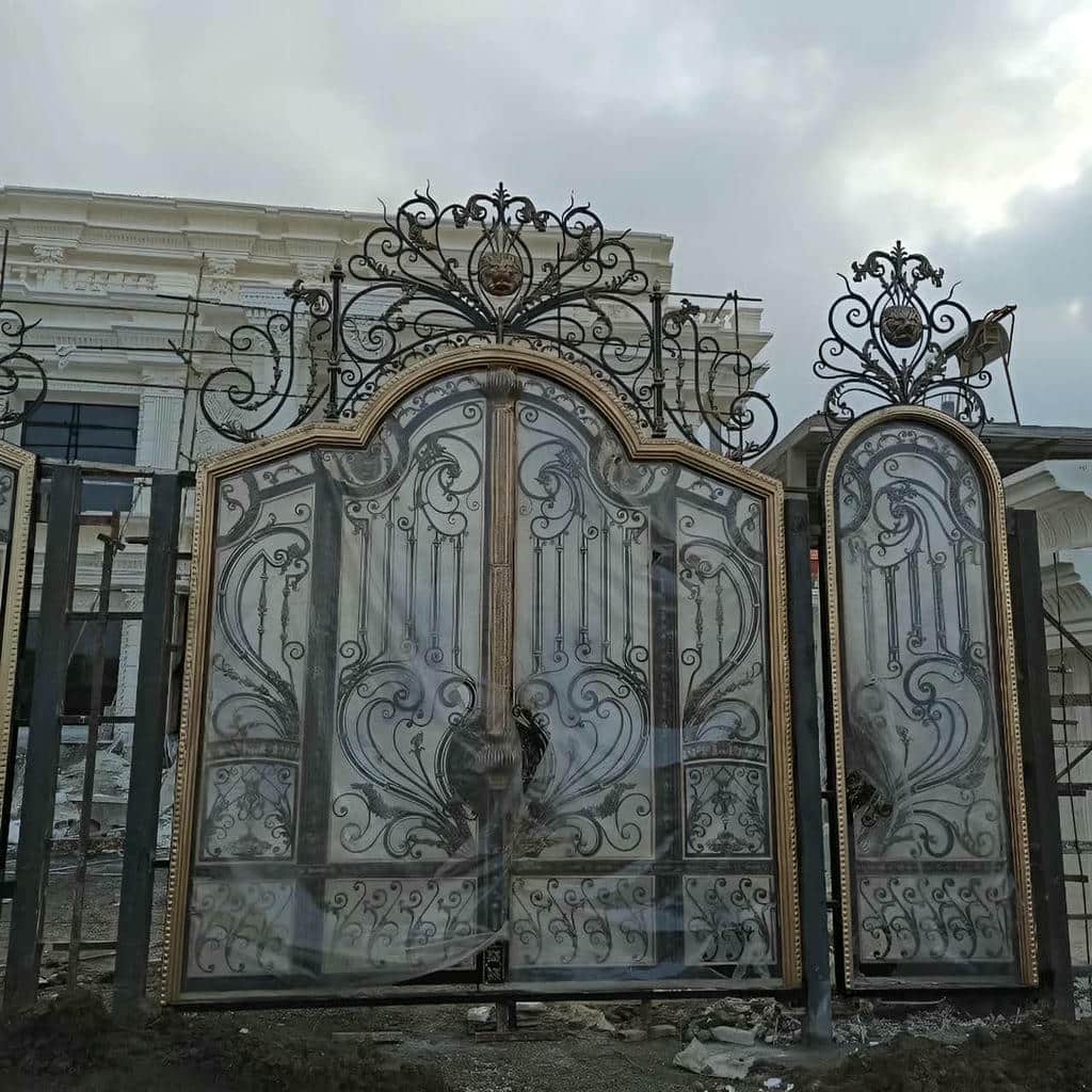 قیمت درب ویلایی فرفورژه نمای رومی بر اساس طرح و متریال
