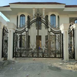 13 نمونه درب ساختمان فرفورژه گل دار