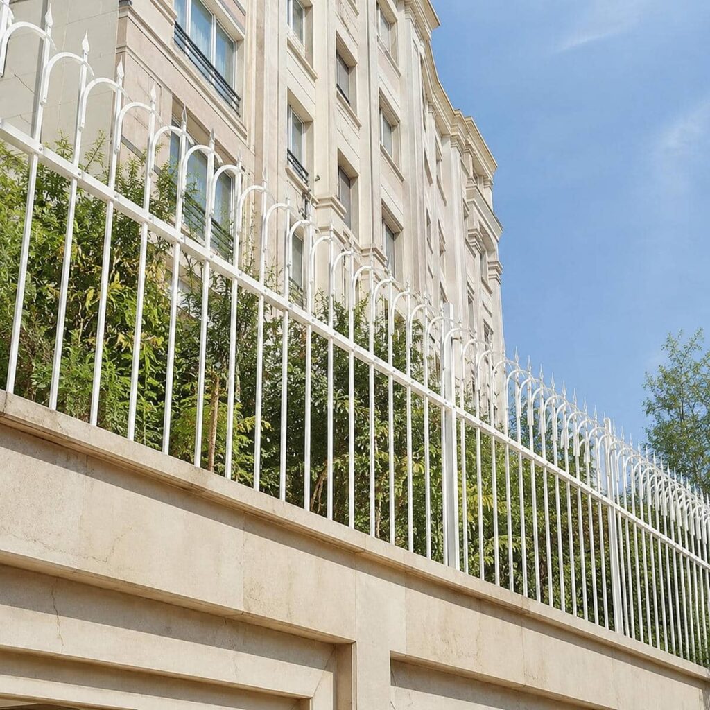 تولید حفاظ دیوار مدرن خطی با قطعات باکیفیت