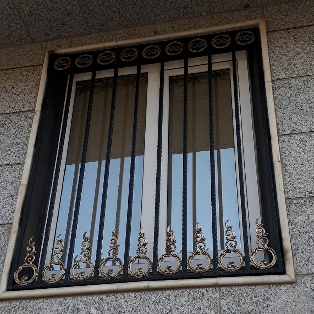 حفاظ پنجره آهنی ساده با طراحی مناسب خانه