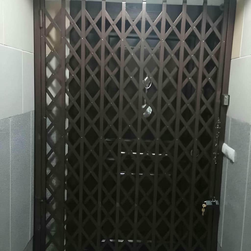 نرده آکاردئونی ورودی آپارتمان