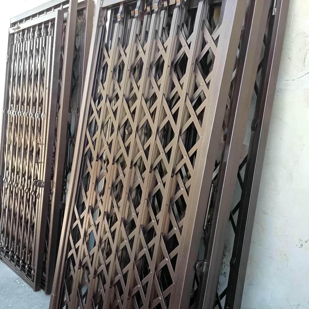 حفاظ درب ضد سرقت فلزی ورودی ساختمان