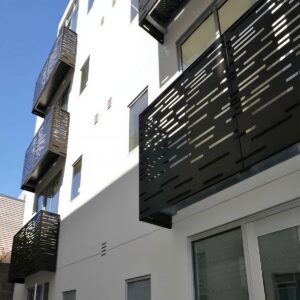 نرده آلومینیومی بالکن با طراحی مدرن
