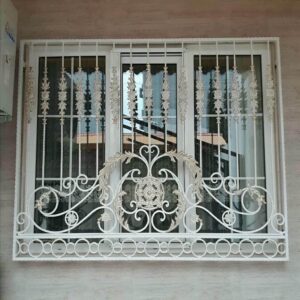 حفاظ پنجره فرفورژه با طرح ظریف