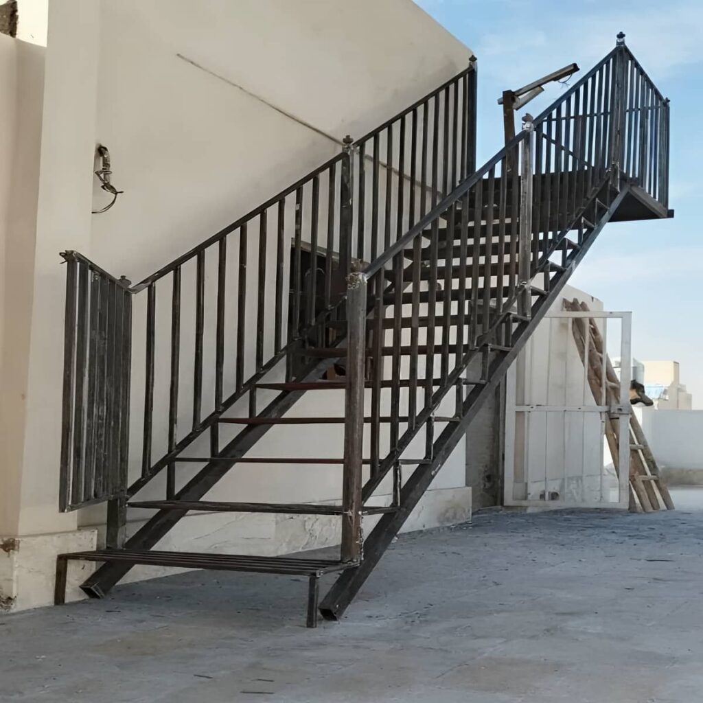 نرده فلزی راه پله طراحی مدرن