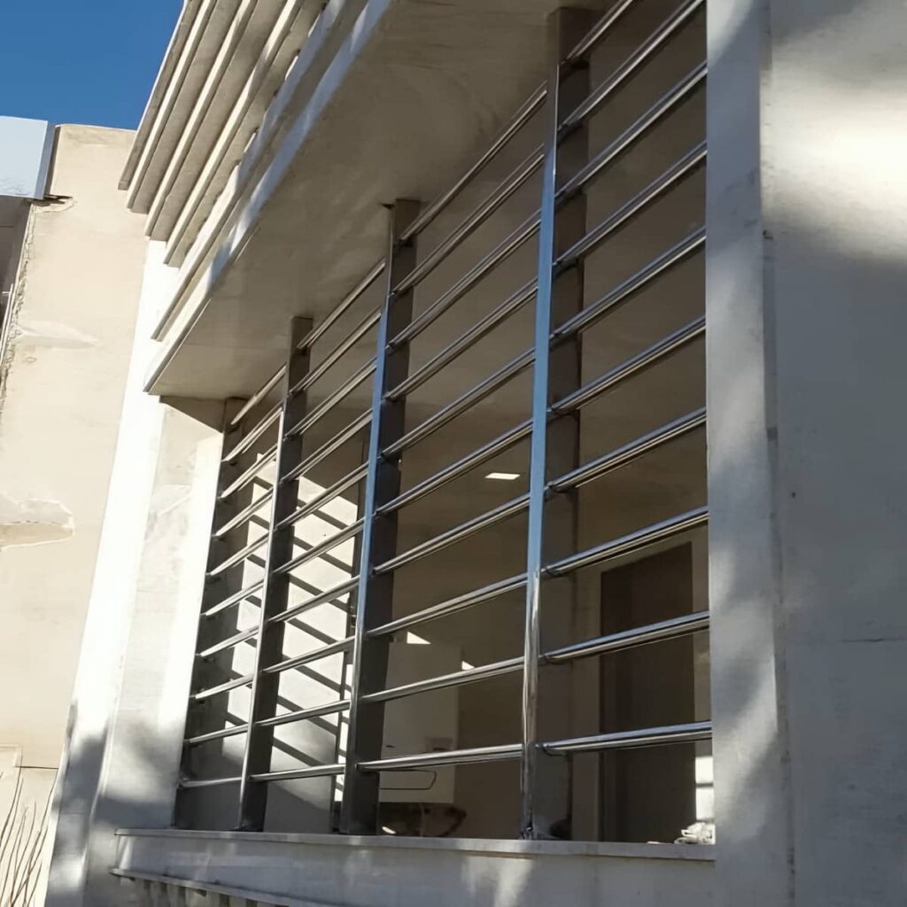 نرده دوبلکس سفارشی با طراحی مدرن