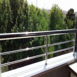 نرده پله آپارتمان سفارشی با طراحی فلزی داخلی