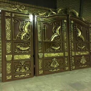 درب پارکینگ فلزی با رنگ هماهنگ نما