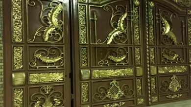 درب پارکینگ فلزی با رنگ هماهنگ نما