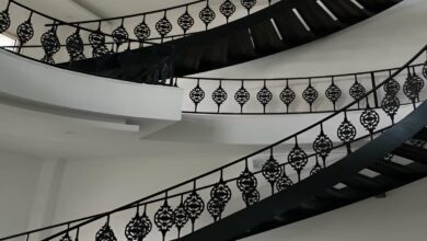 نرده بالکن آپارتمان فرفورژه با طراحی کلاسیک