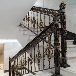 نرده پله کلاسیک با طراحی فرفورژه