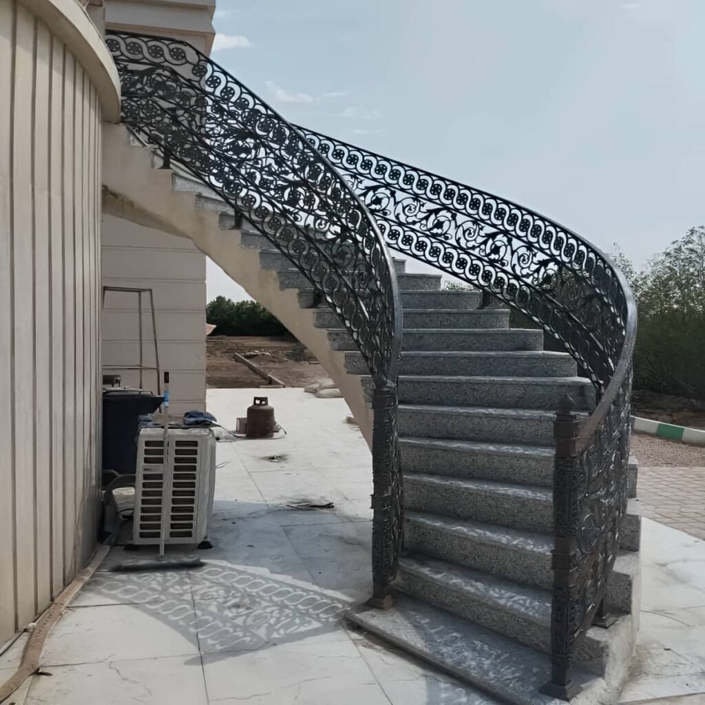 نرده فرفورژه راه پله فضای داخلی ساختمان