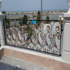 نرده بالکن آپارتمان فلزی با پوشش مقاوم