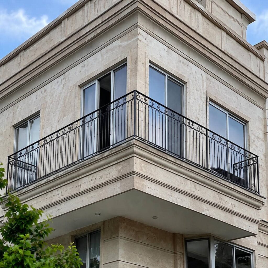 نرده مدرن بالکن با طراحی ساده و شیک