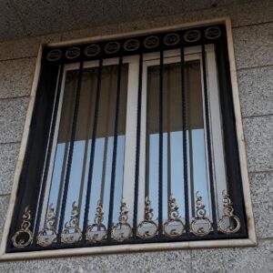حفاظ پنجره آهنی ساده با طراحی مناسب خانه