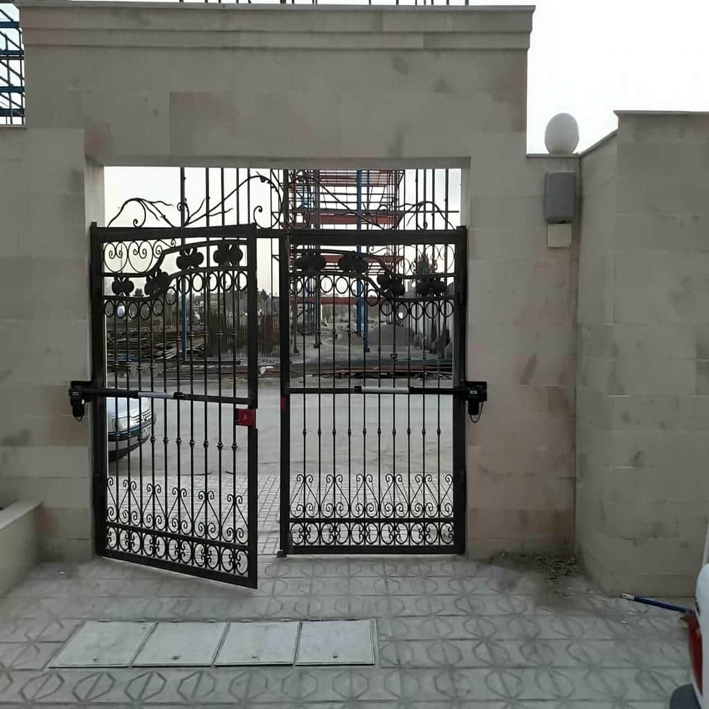 جک درب پارکینگ بازویی نصب شده در استان زنجان