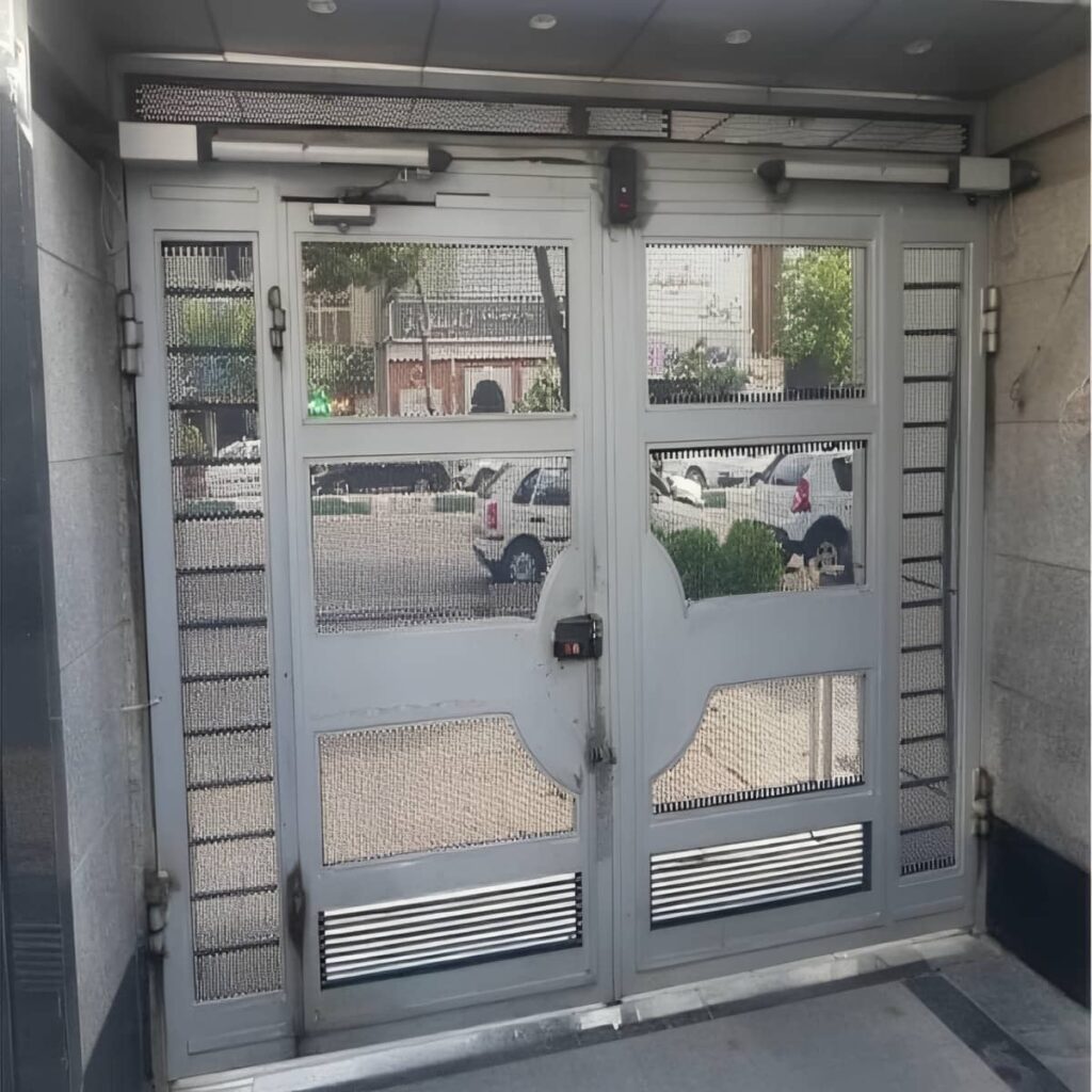 جک درب پارکینگ بازویی کنار دروازه فرفورژه شهرکرد