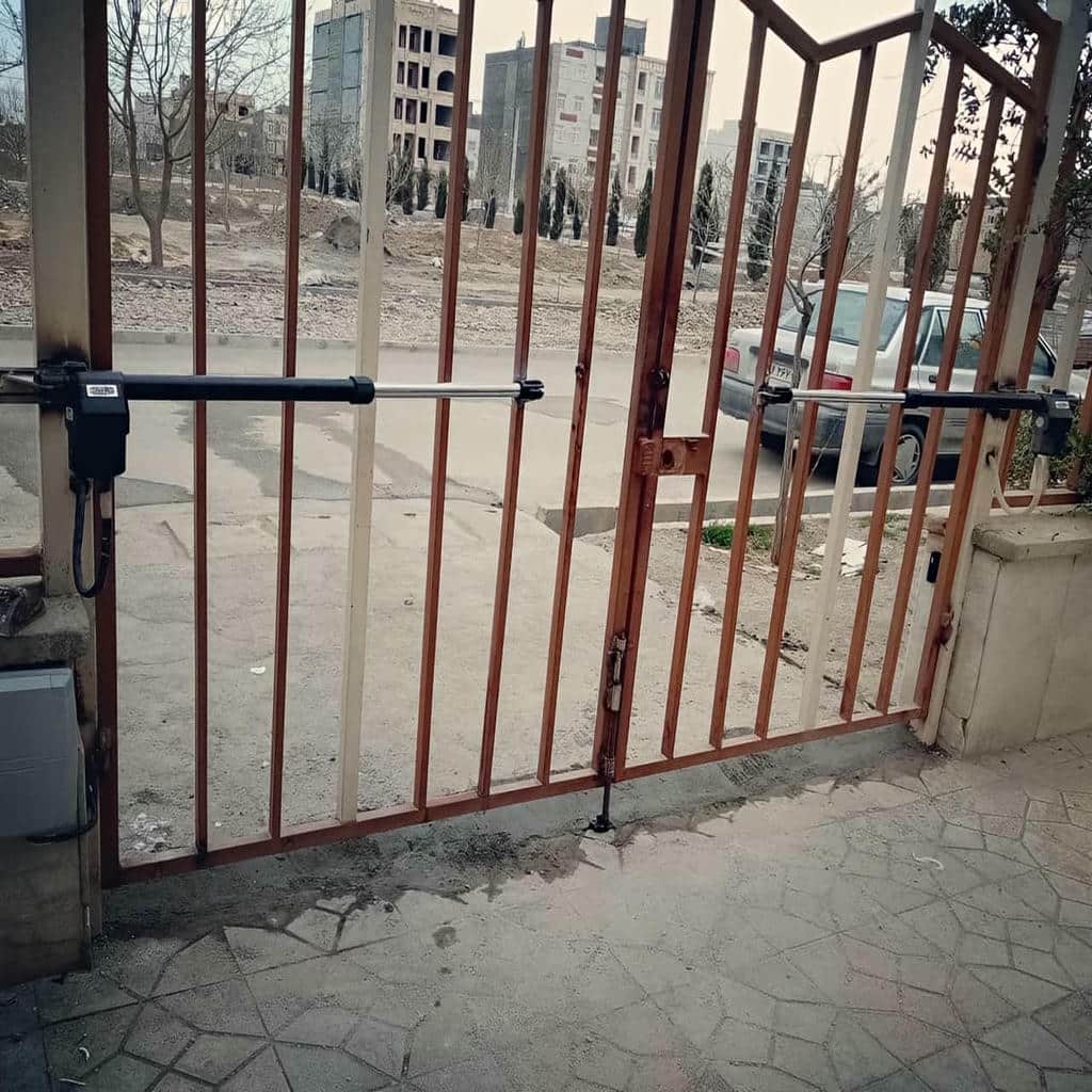 جک درب پارکینگ با بدنه نقره ای