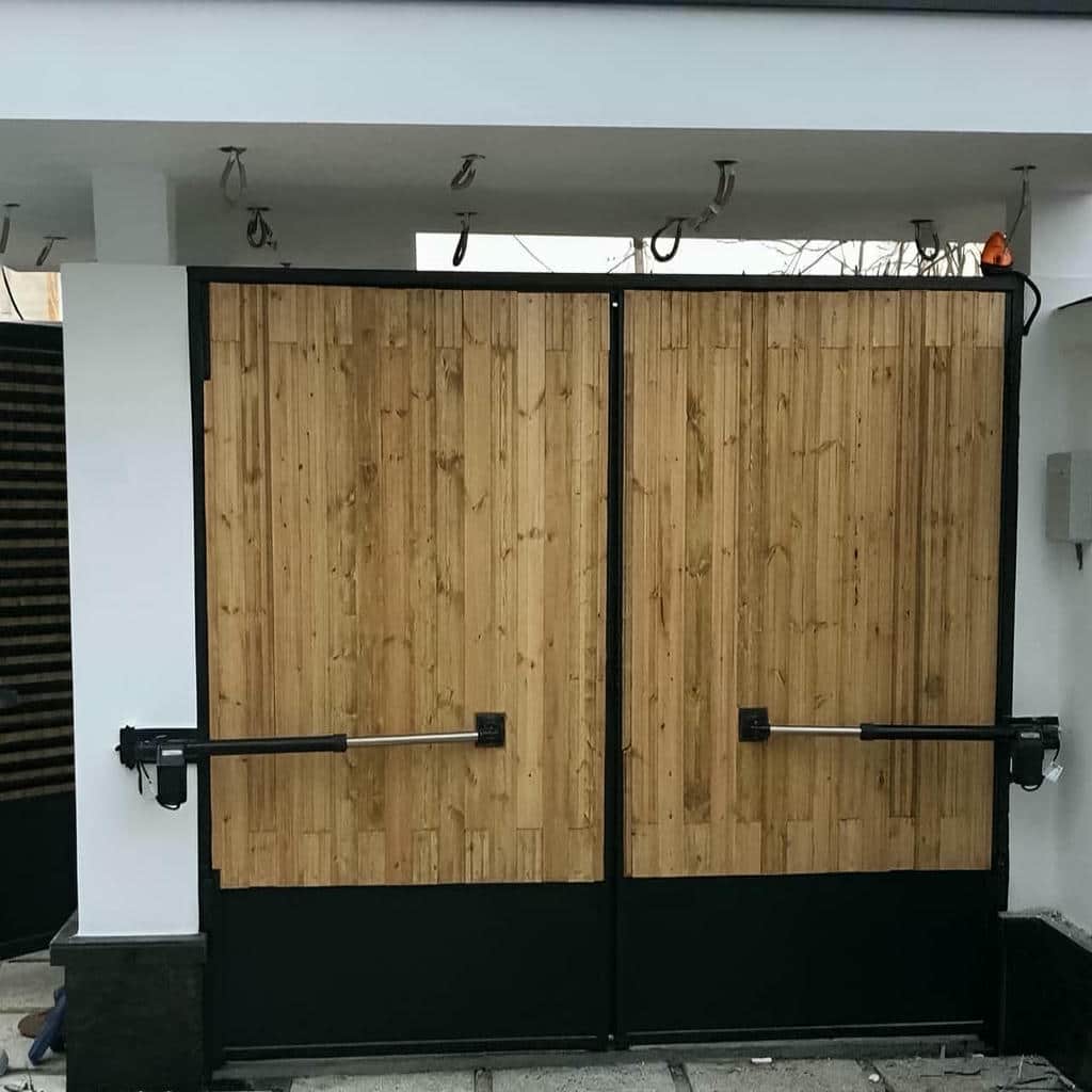 جک درب پارکینگ کنار درب دو لنگه سنگین