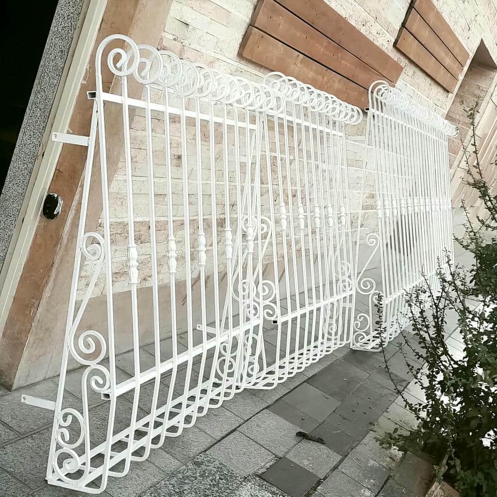 حفاظ پنجره فرفورژه مشکی در شهرکرد