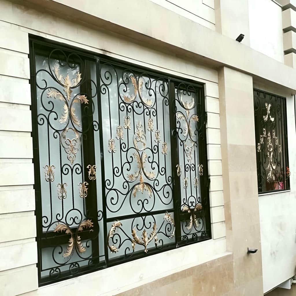 حفاظ پنجره مشکی نمای سنگی استان زنجان