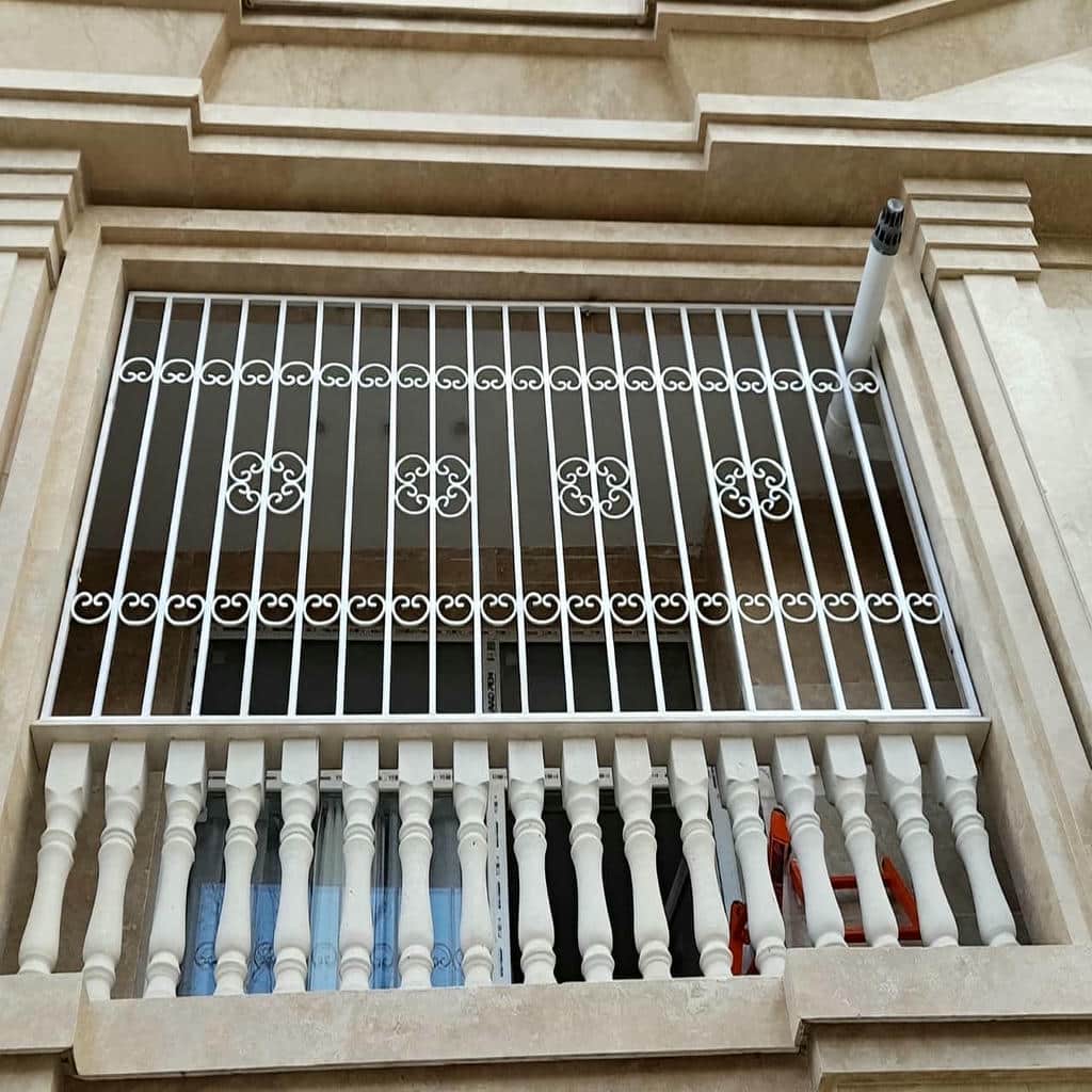 حفاظ پنجره مشکی نمای مدرن استان چهارمحال و بختیاری