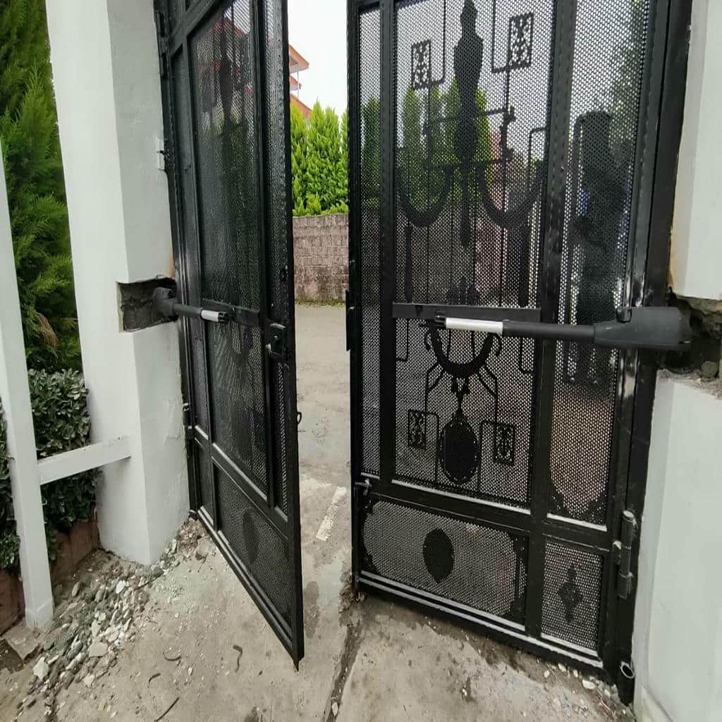 دربازکن پارکینگی کنار ورودی ویلایی فرفورژه شهرکرد