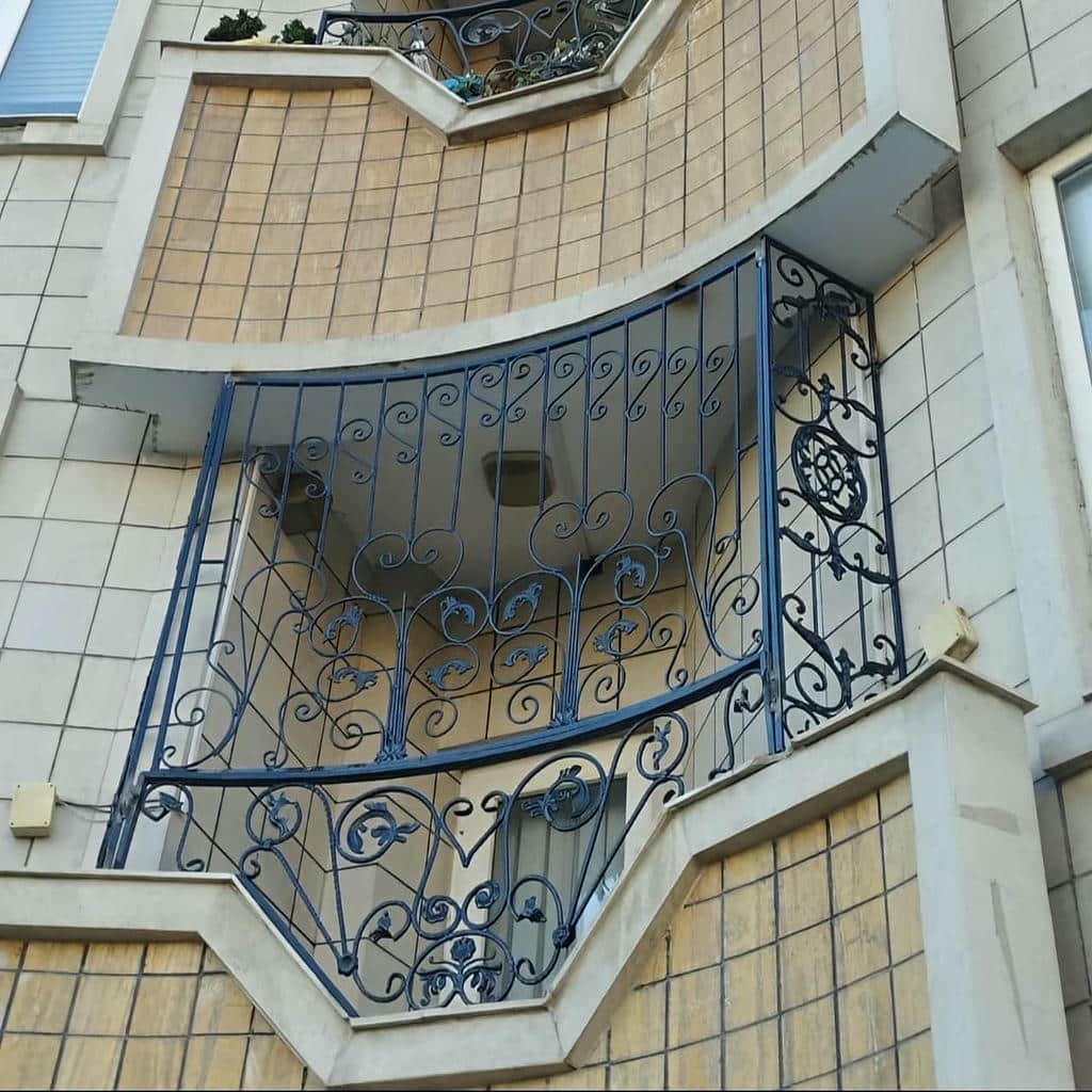 محافظ آهنی با خطوط عمودی یکدست
