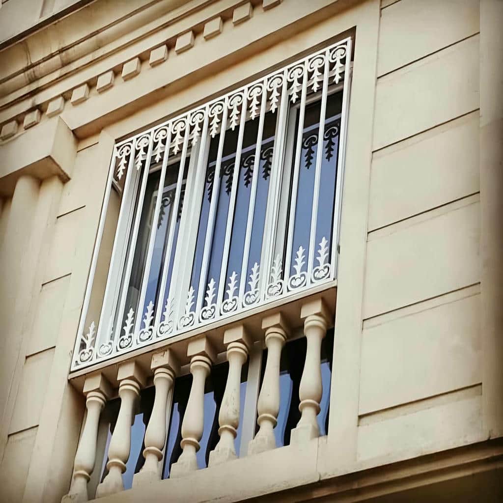 نرده پنجره سفید ساختمان ویلایی استان خراسان جنوبی