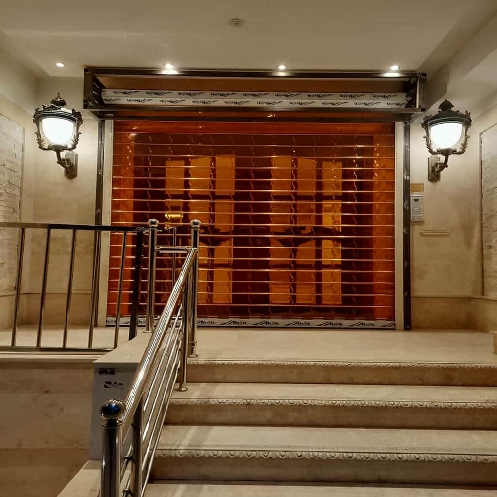 کرکره برقی سفید نمای ساختمان در استان اردبیل