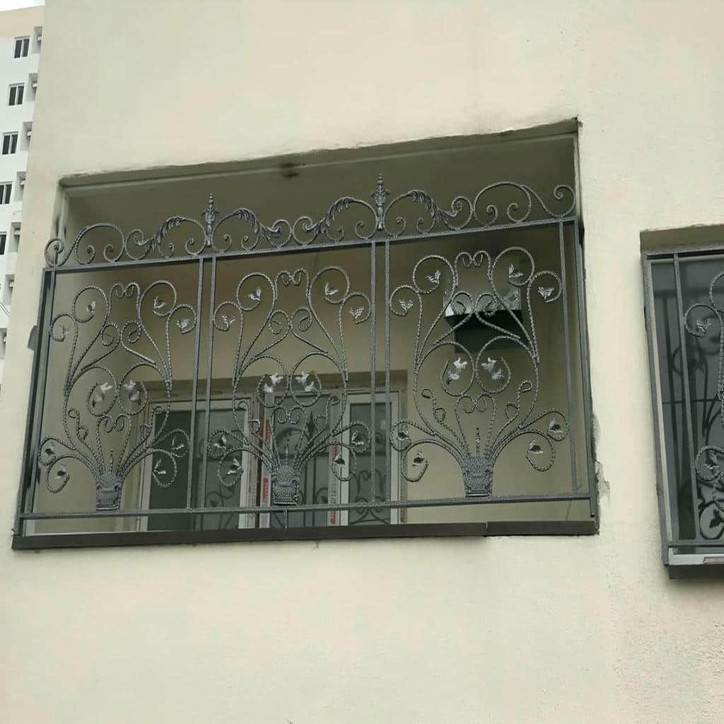 گارد پنجره مشکی با اتصالات مقاوم یزد