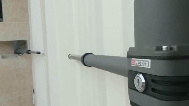 جک درب پارکینگ سفید کنار ورودی استان یزد