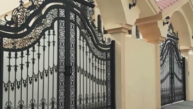 درب حیاط فلزی مشکی نصب شده در یزد
